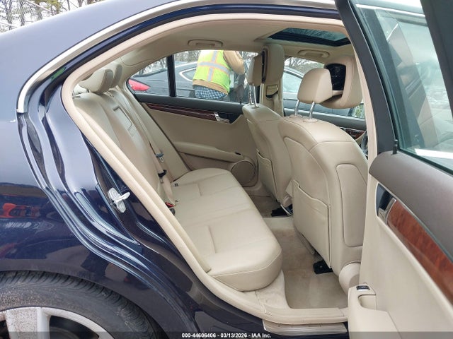 2011 Mercedes-benz C 300 Luxury 4matic/sport 4matic მანქანა იყიდება აუქციონზე, vin: WDDGF8BB1BF526105, აუქციონის ნომერი: 44606406
