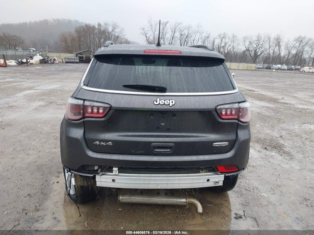 2022 Jeep Compass Latitude 4x4 მანქანა იყიდება აუქციონზე, vin: 3C4NJDBB4NT215688, აუქციონის ნომერი: 44606576