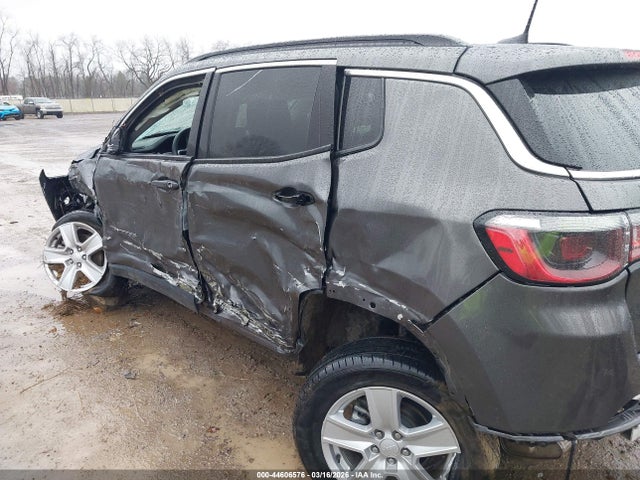 2022 Jeep Compass Latitude 4x4 მანქანა იყიდება აუქციონზე, vin: 3C4NJDBB4NT215688, აუქციონის ნომერი: 44606576