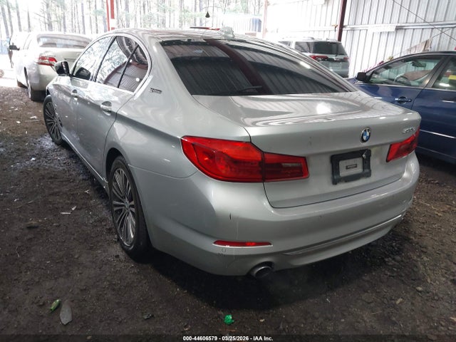 2019 BMW 530E WBAJB1C54KB375552 Photo 2