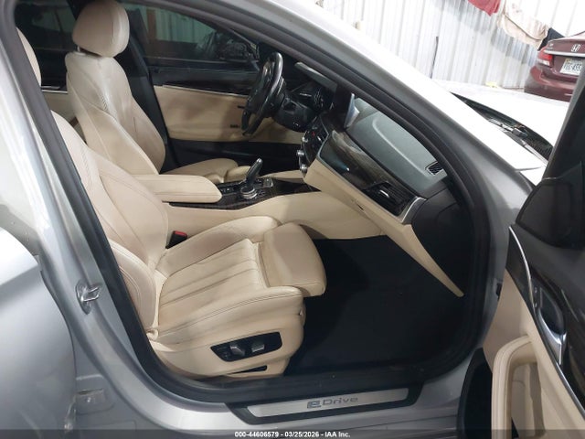 2019 BMW 530E WBAJB1C54KB375552 Photo 4