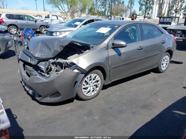 Toyota COROLLA LE 2018 2T1BURHEXJC032401 Image 2