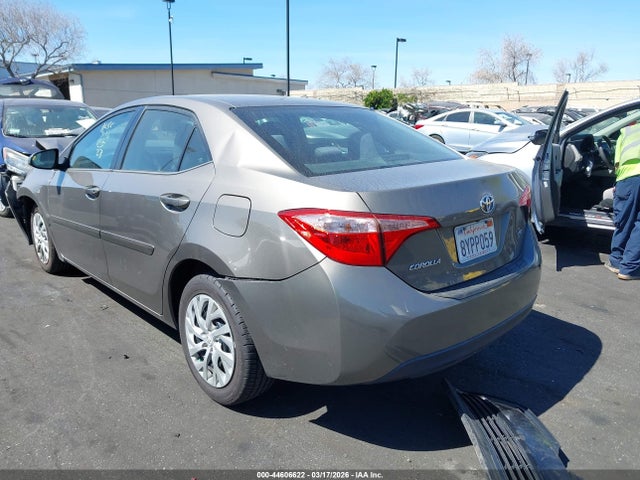Toyota COROLLA LE 2018 2T1BURHEXJC032401 Image 3