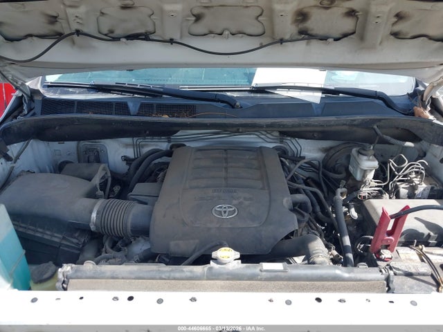 5TFTY5F18GX009226 Toyota Tundra Sr 5.7l V8