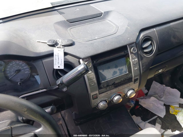 5TFTY5F18GX009226 Toyota Tundra Sr 5.7l V8