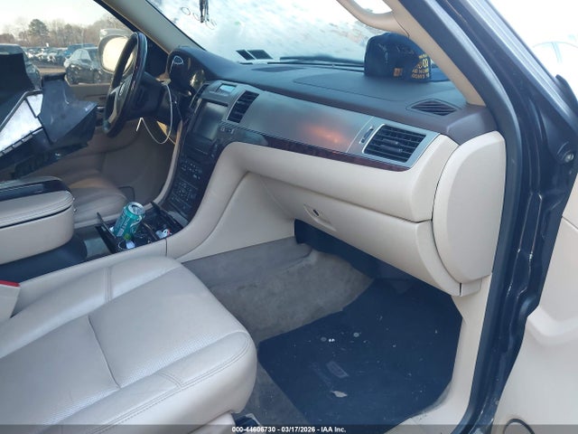 44606730 :رقم المزاد ، 1GYS4CEF3CR286464 vin ، 2012 Cadillac Escalade Premium مزاد بيع