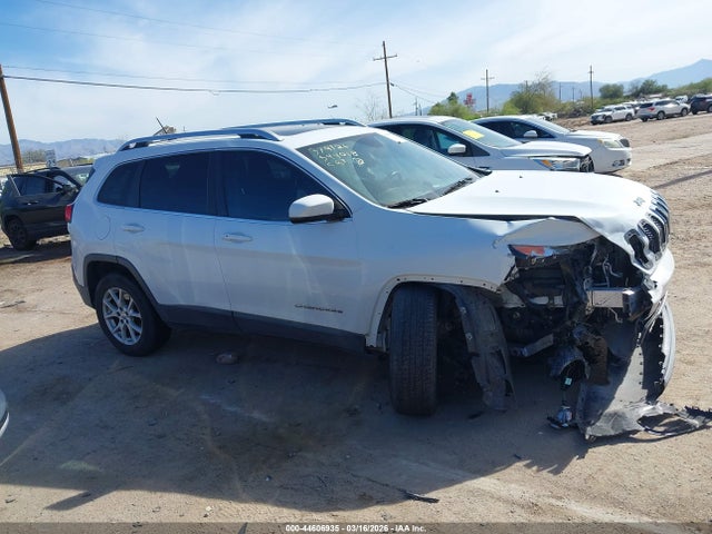 1C4PJMCSXEW226969 Jeep Cherokee Latitude