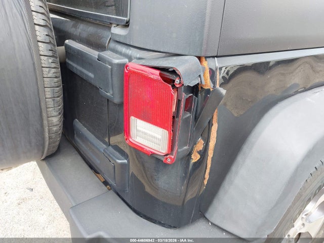 44606942 :رقم المزاد ، 1C4BJWDG0HL672702 vin ، 2017 Jeep Wrangler Unlimited Sport 4x4 مزاد بيع