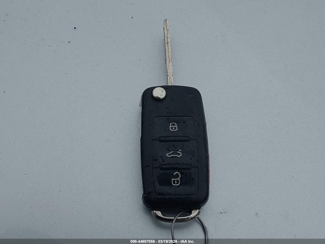 1VWAT7A37FC049617 Volkswagen Passat 1.8t Wolfsburg Edition