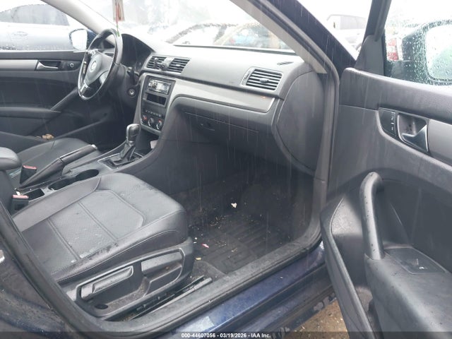 1VWAT7A37FC049617 Volkswagen Passat 1.8t Wolfsburg Edition