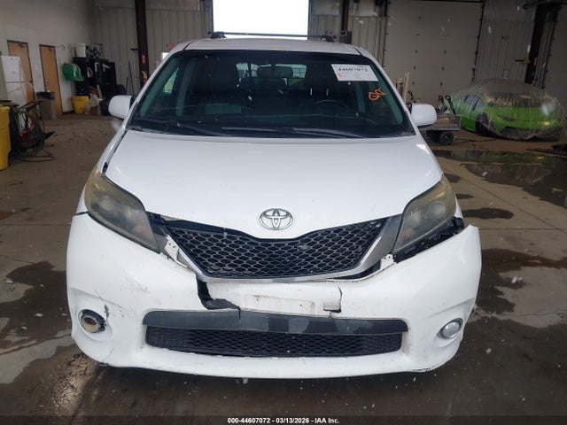 5TDXK3DC9FS557980 Toyota Sienna Se 8 Passenger
