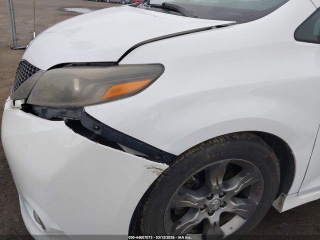 5TDXK3DC9FS557980 Toyota Sienna Se 8 Passenger