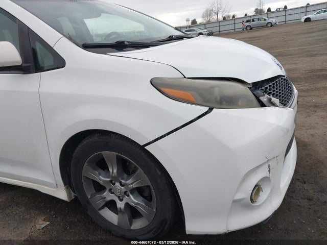 5TDXK3DC9FS557980 Toyota Sienna Se 8 Passenger
