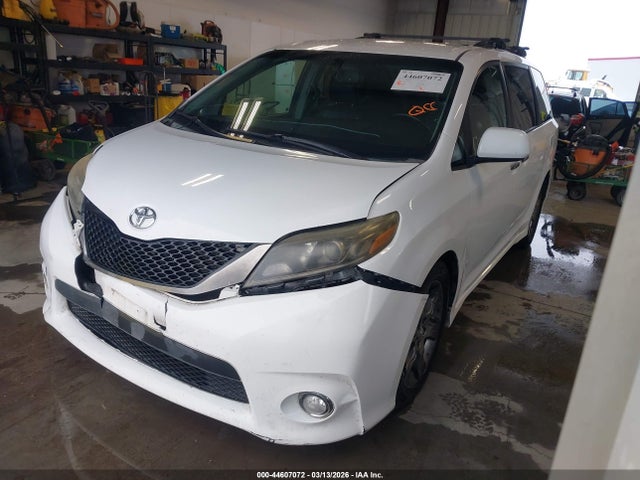 5TDXK3DC9FS557980 Toyota Sienna Se 8 Passenger