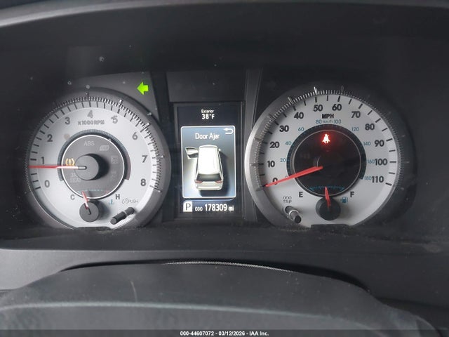 5TDXK3DC9FS557980 Toyota Sienna Se 8 Passenger