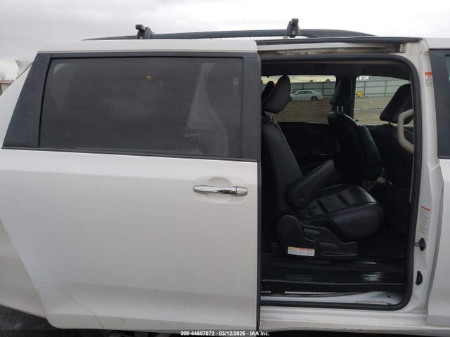 5TDXK3DC9FS557980 Toyota Sienna Se 8 Passenger