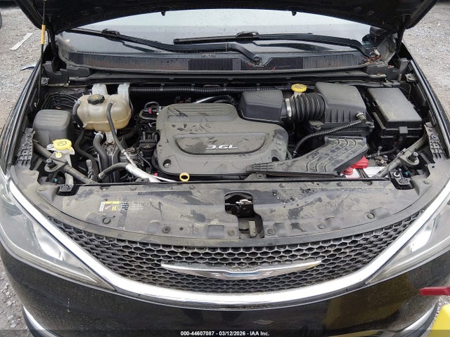 44607087 :رقم المزاد ، 2C4RC1BG5HR691915 vin ، 2017 Chrysler Pacifica Touring-l مزاد بيع