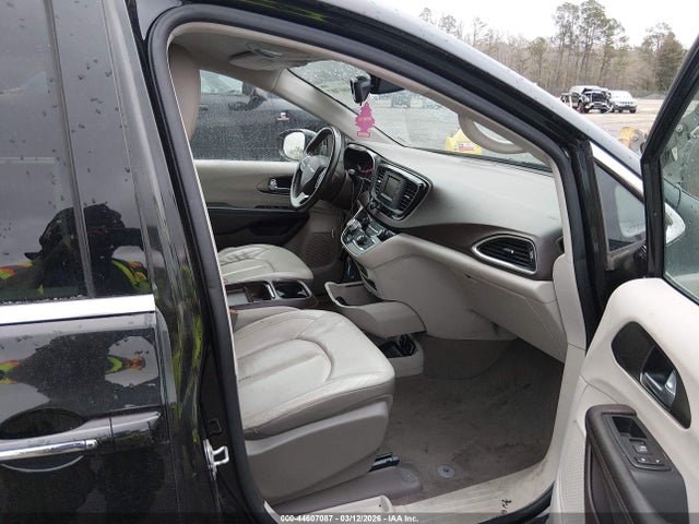 44607087 :رقم المزاد ، 2C4RC1BG5HR691915 vin ، 2017 Chrysler Pacifica Touring-l مزاد بيع