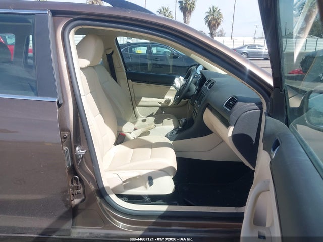 3VWPP7AJXEM627817 Volkswagen Jetta Sportwagen 2.5l Se