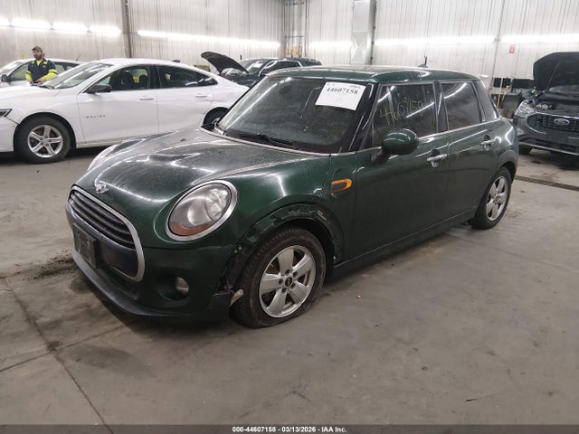 44607158 :رقم المزاد ، WMWXU1C53H2E17564 vin ، 2017 Mini Hardtop Cooper مزاد بيع