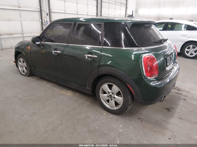 44607158 :رقم المزاد ، WMWXU1C53H2E17564 vin ، 2017 Mini Hardtop Cooper مزاد بيع