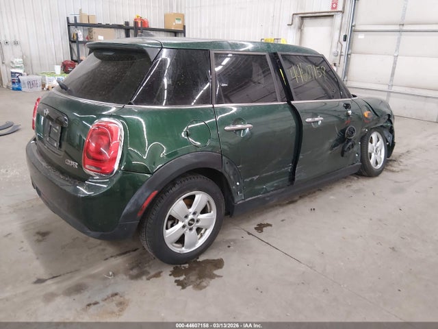 44607158 :رقم المزاد ، WMWXU1C53H2E17564 vin ، 2017 Mini Hardtop Cooper مزاد بيع