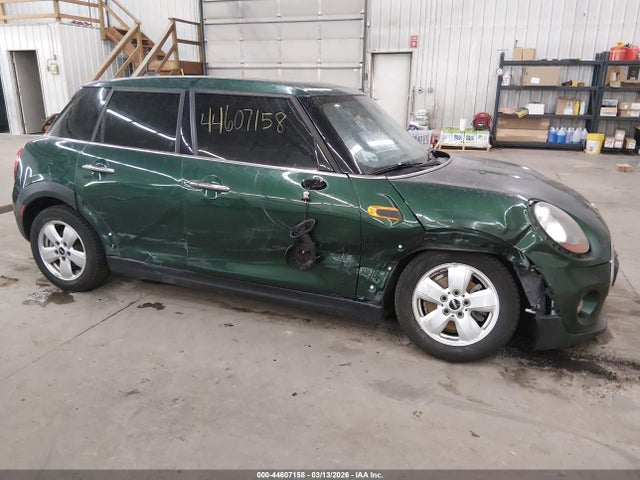 44607158 :رقم المزاد ، WMWXU1C53H2E17564 vin ، 2017 Mini Hardtop Cooper مزاد بيع