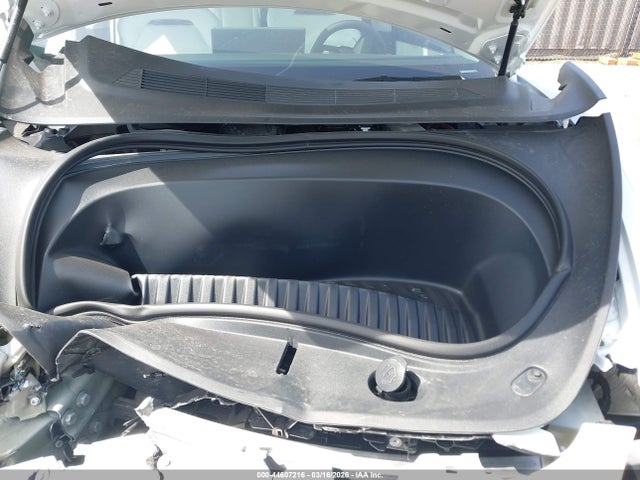 2025 TESLA MODEL 3 5YJ3E1ET7SF084815 Photo 9