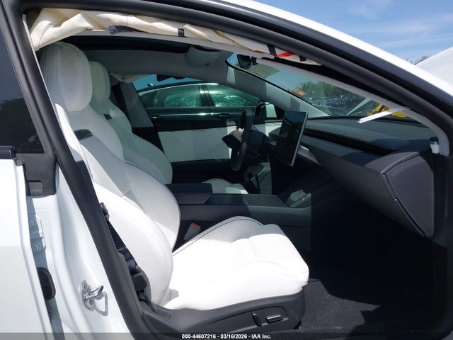 2025 TESLA MODEL 3 5YJ3E1ET7SF084815 Photo 4