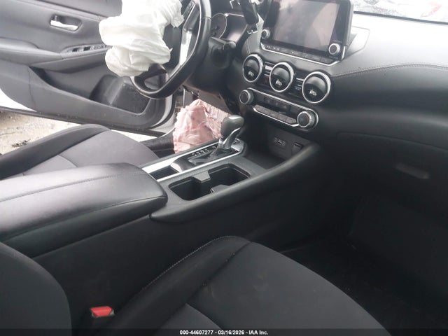 44607277 :رقم المزاد ، 3N1AB8CV5NY225311 vin ، 2022 Nissan Sentra Sv Xtronic Cvt مزاد بيع