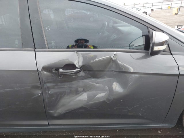 Ford FOCUS SE 2015 1FADP3K21FL342129 Image 6
