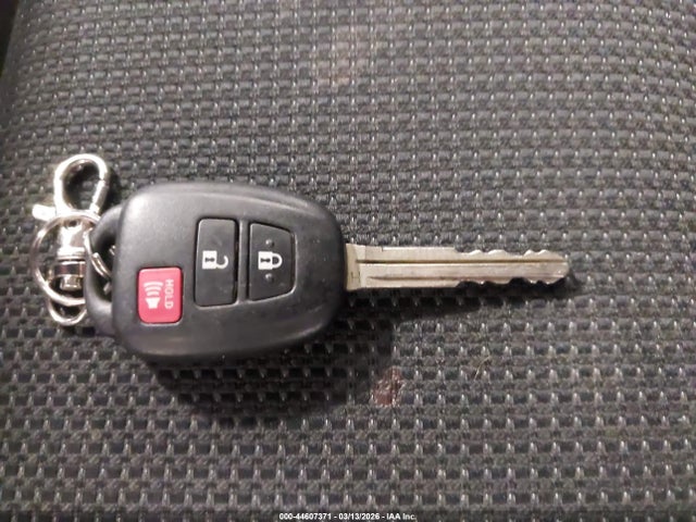Продаж на аукціоні авто 2017 Toyota Rav4 Xle, vin: JTMRFREV5HJ118677, номер лоту: 44607371