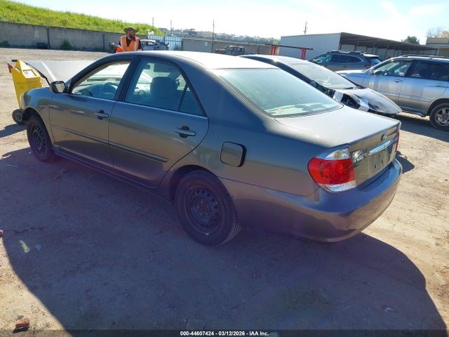 2005 TOYOTA CAMRY 4T1BE30K35U971776 Photo 2