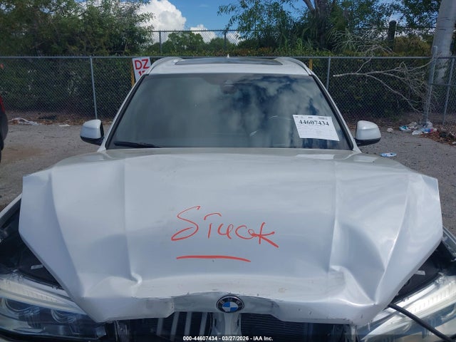 2018 BMW X5 5UXKR2C57J0Z17597 Photo 9