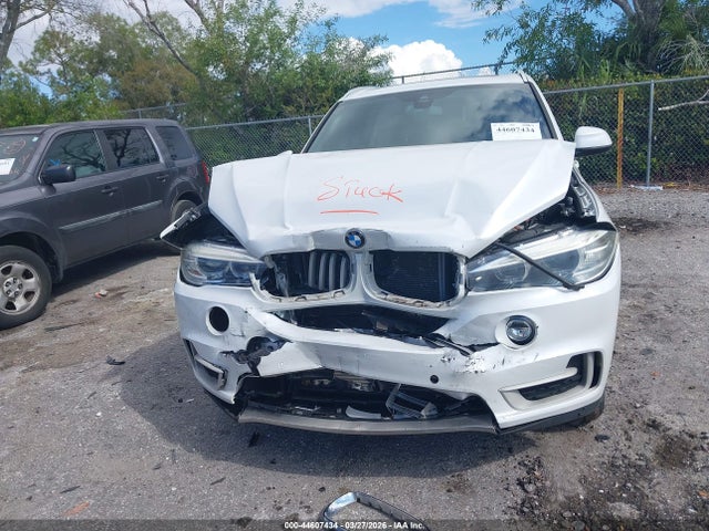 2018 BMW X5 5UXKR2C57J0Z17597 Photo 5