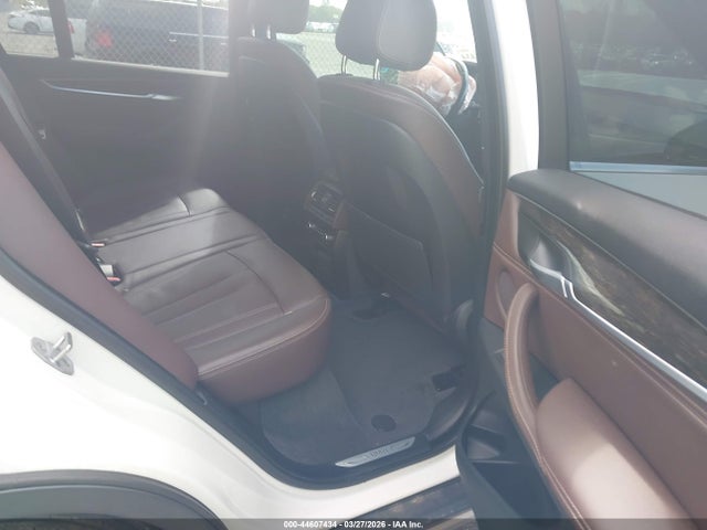 2018 BMW X5 5UXKR2C57J0Z17597 Photo 7