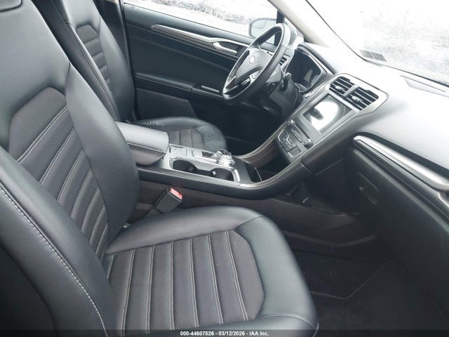 3FA6P0HD9HR153586 Ford FUSION SE