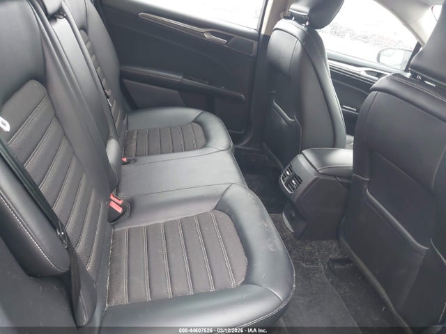 3FA6P0HD9HR153586 Ford FUSION SE