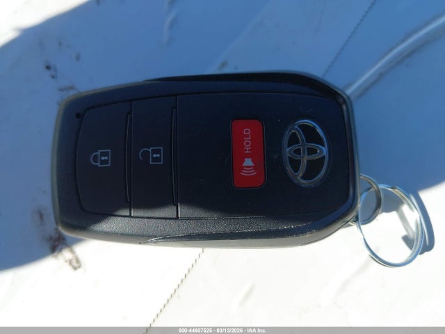 JTDACAAU6T3066624 Toyota Prius Le
