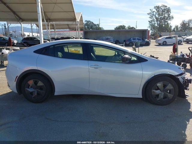 JTDACAAU6T3066624 Toyota Prius Le