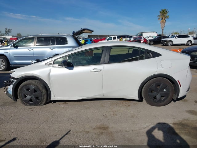 JTDACAAU6T3066624 Toyota Prius Le