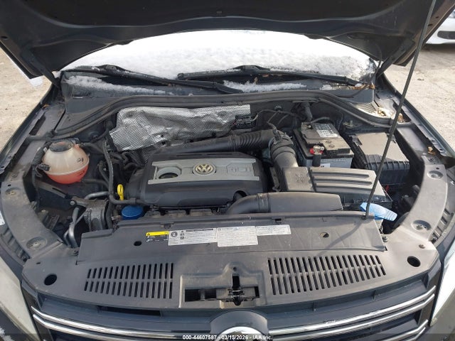2018 Volkswagen Tiguan Limited 2.0t მანქანა იყიდება აუქციონზე, vin: WVGAV7AX2JK001596, აუქციონის ნომერი: 44607587