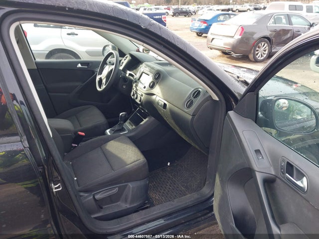 2018 Volkswagen Tiguan Limited 2.0t მანქანა იყიდება აუქციონზე, vin: WVGAV7AX2JK001596, აუქციონის ნომერი: 44607587