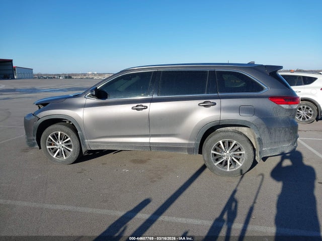44607769 :رقم المزاد ، 5TDJZRFH0HS458108 vin ، 2017 Toyota Highlander Xle مزاد بيع