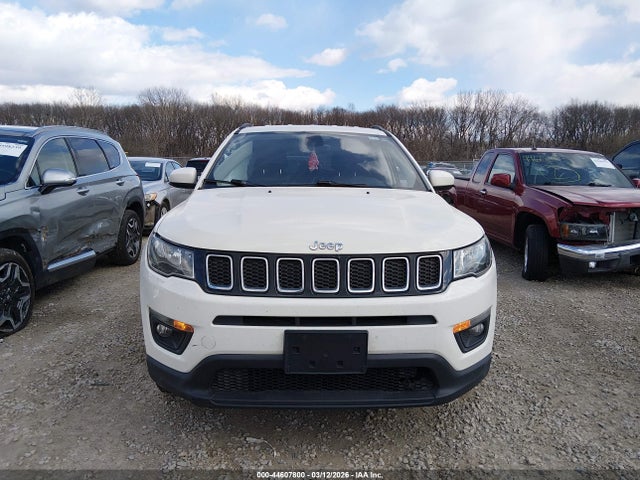 2017 Jeep New Compass Latitude Fwd მანქანა იყიდება აუქციონზე, vin: 3C4NJCBBXHT690826, აუქციონის ნომერი: 44607800