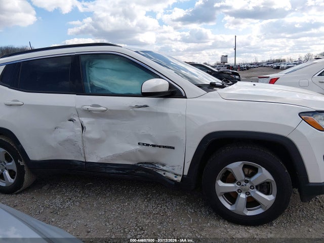 2017 Jeep New Compass Latitude Fwd მანქანა იყიდება აუქციონზე, vin: 3C4NJCBBXHT690826, აუქციონის ნომერი: 44607800