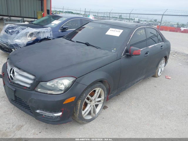 44607838 :رقم المزاد ، WDDGF8BB3CR207952 vin ، 2012 Mercedes-benz C 300 Luxury 4matic/sport 4matic مزاد بيع
