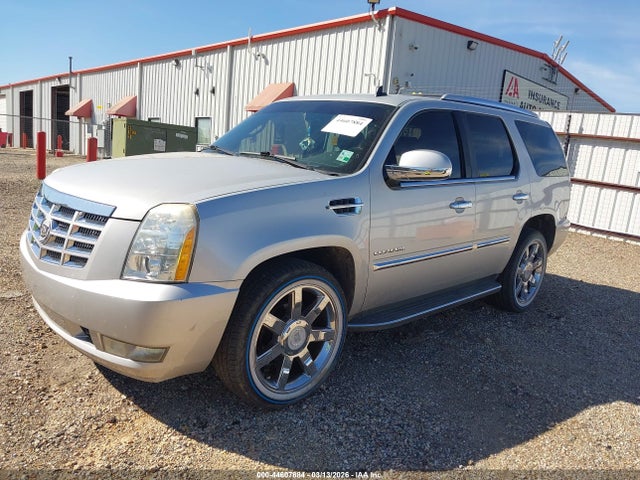 2010 CADILLAC ESCALADE 1GYUKAEFXAR108762 Photo 1