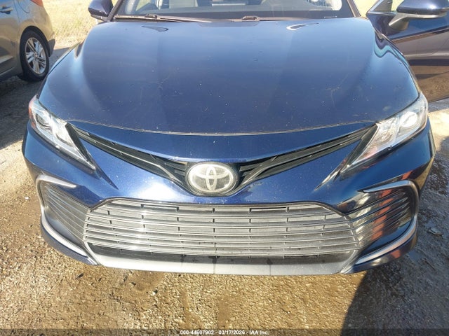 44607902 :رقم المزاد ، 4T1C11BK4MU027680 vin ، 2021 Toyota Camry Le Awd مزاد بيع