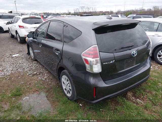 2015 TOYOTA PRIUS V JTDZN3EU7FJ039533 Photo 2